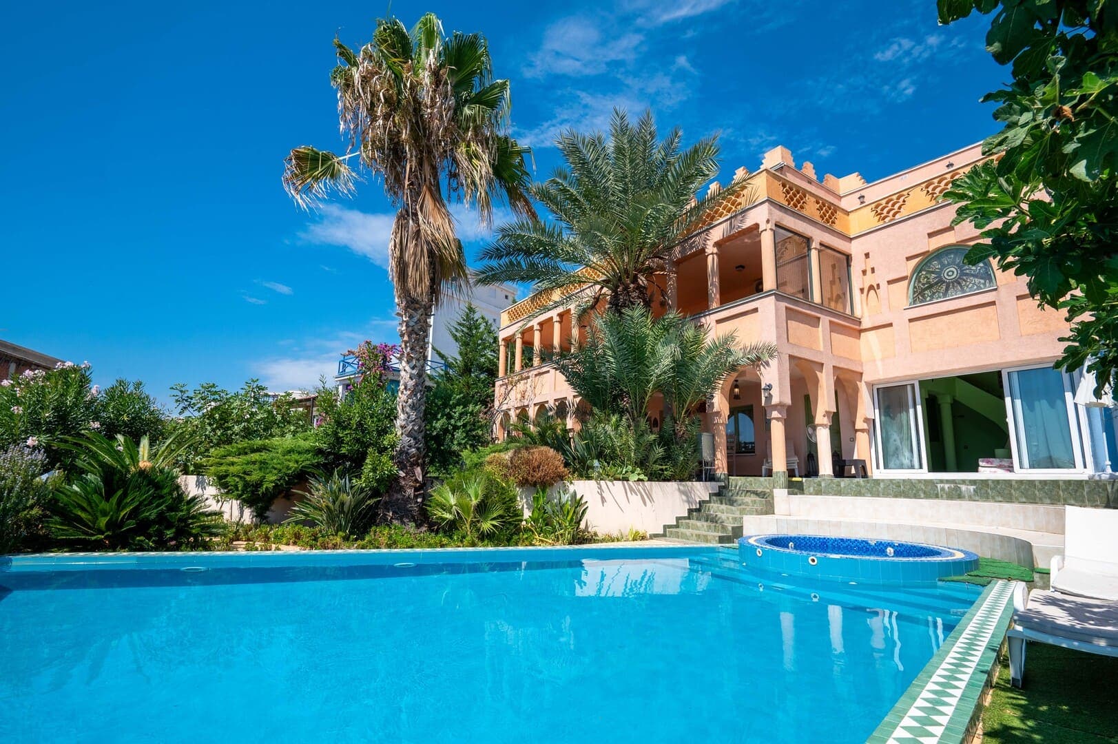 Autentična vila inspirisana bajkovitim dizajnom sa bazenom, 80 m od mora, Dobre Vode, Bar