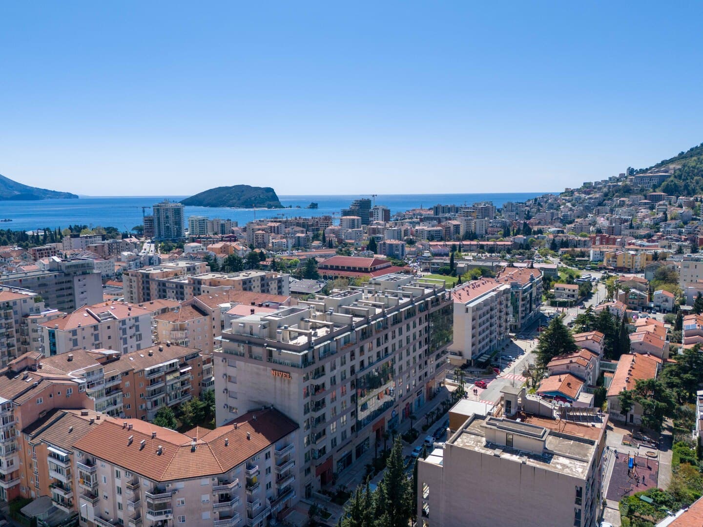 Dvosoban dizajnerski stan u centru, Budva