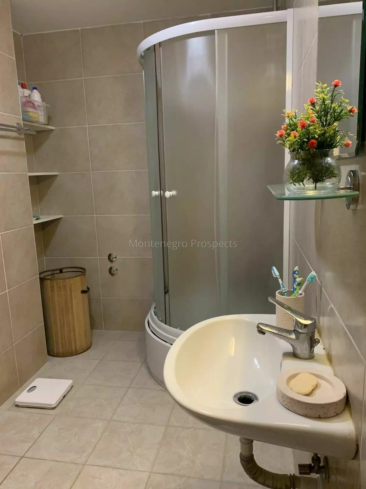 Dvosoban namješten stan u centru Bara