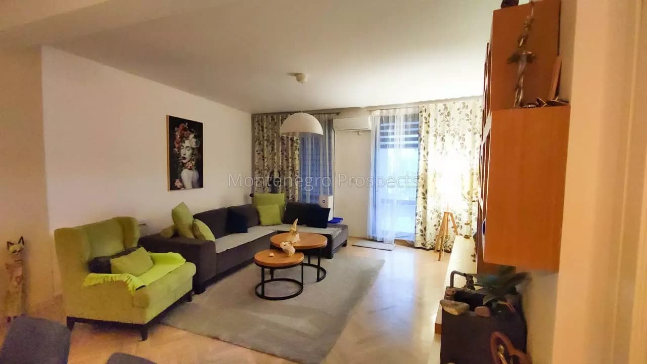 Dvosoban renoviran stan 100m od mora, Bar