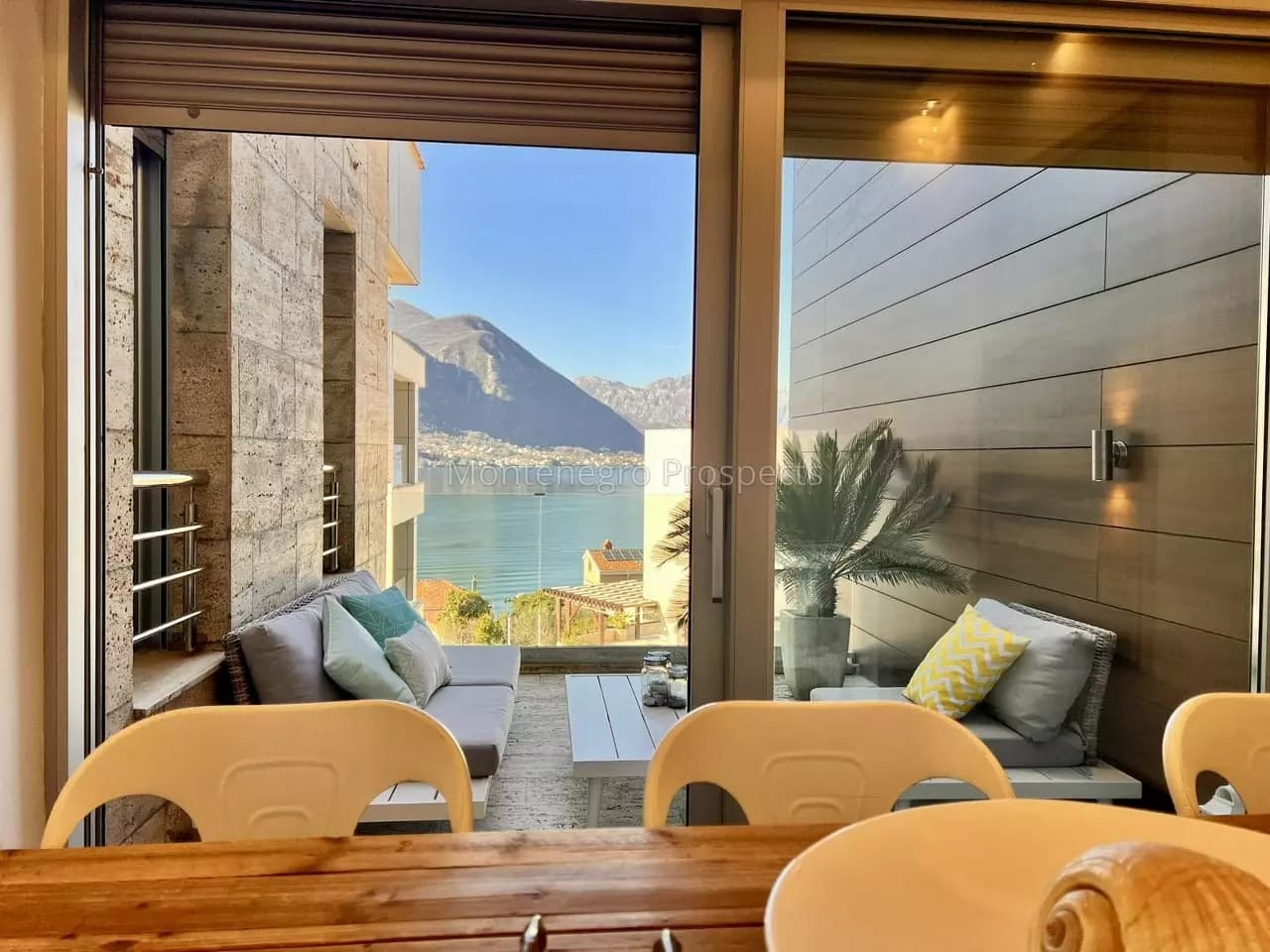 Dvosoban stan na nekoliko minuta od mora u Dobroti – Bokokotorski zaliv