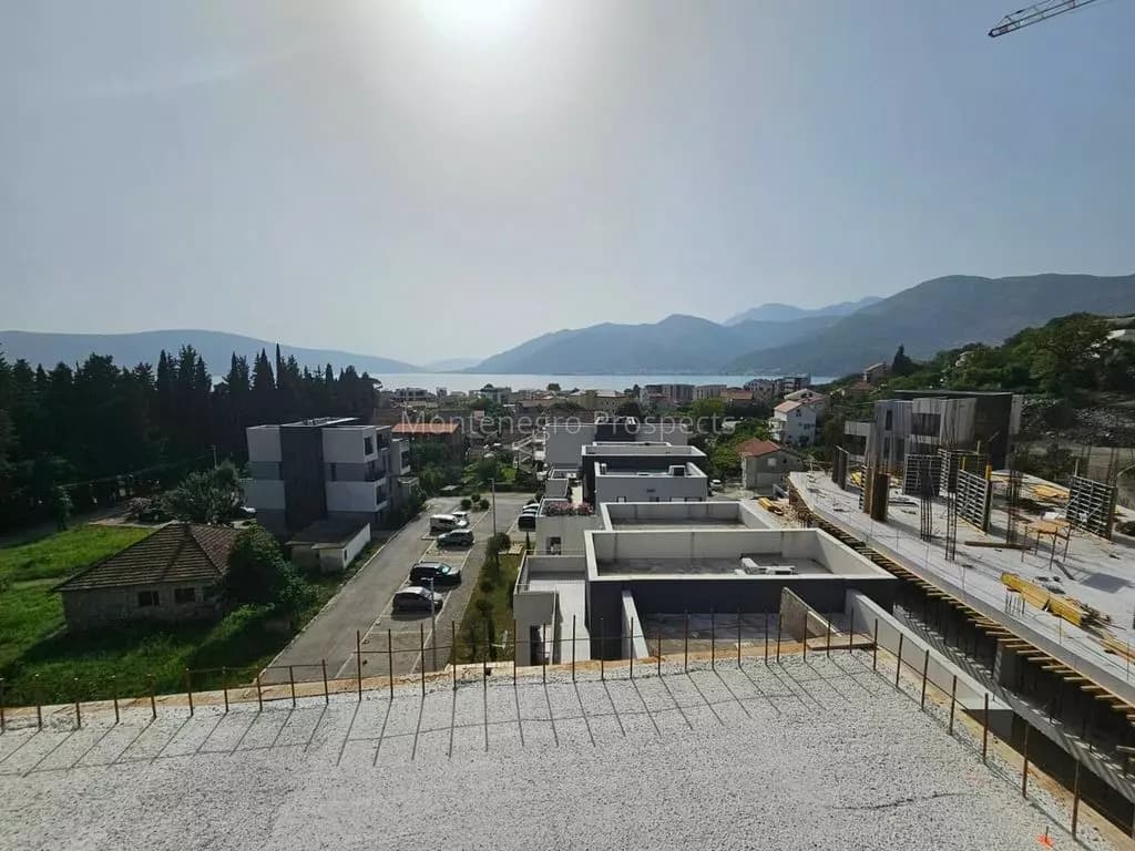 Dvosoban stan u izgradnji sa pogledom na more, Tivat