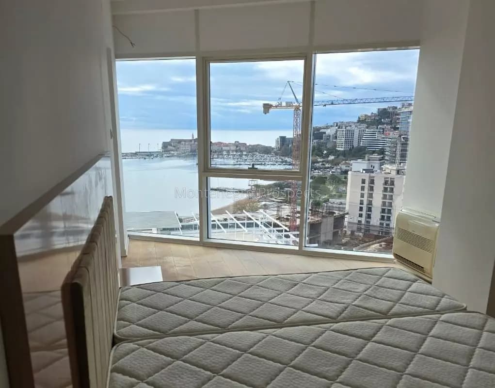 Ekskluzivni stan sa dvije spavaće sobe u zgradi Tre Canne, na 50m od mora, Budva