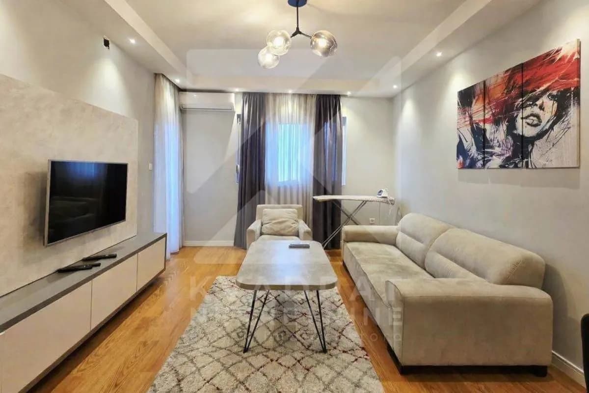 Izdavanje, jednosoban stan, 50m², Central Point, Podgorica