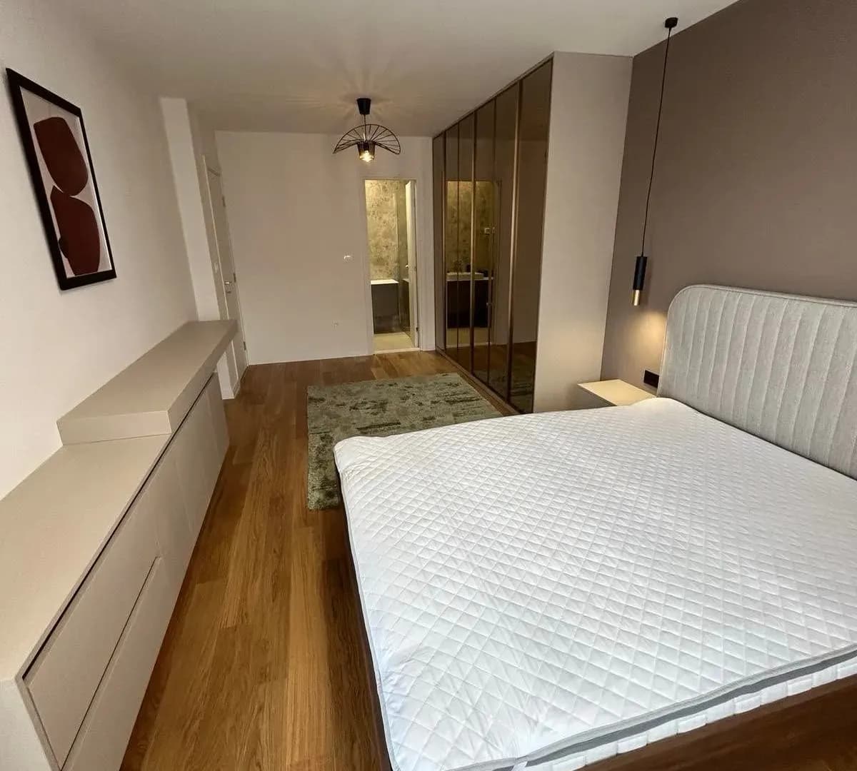 Izdavanje, trosoban stan, 108m², Central Point, Podgorica