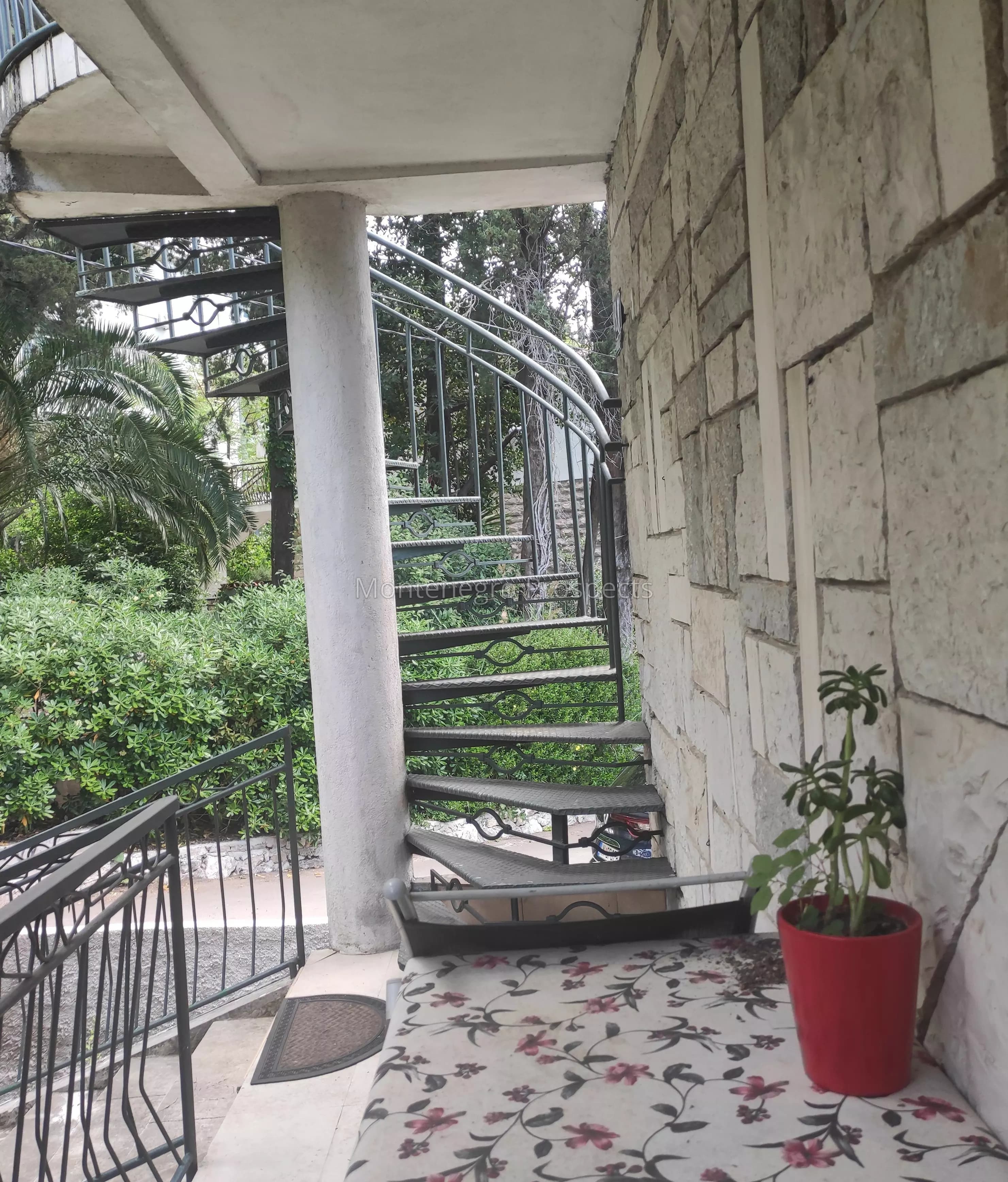 Kamena kuća na prodaju u Savini, Herceg Novi