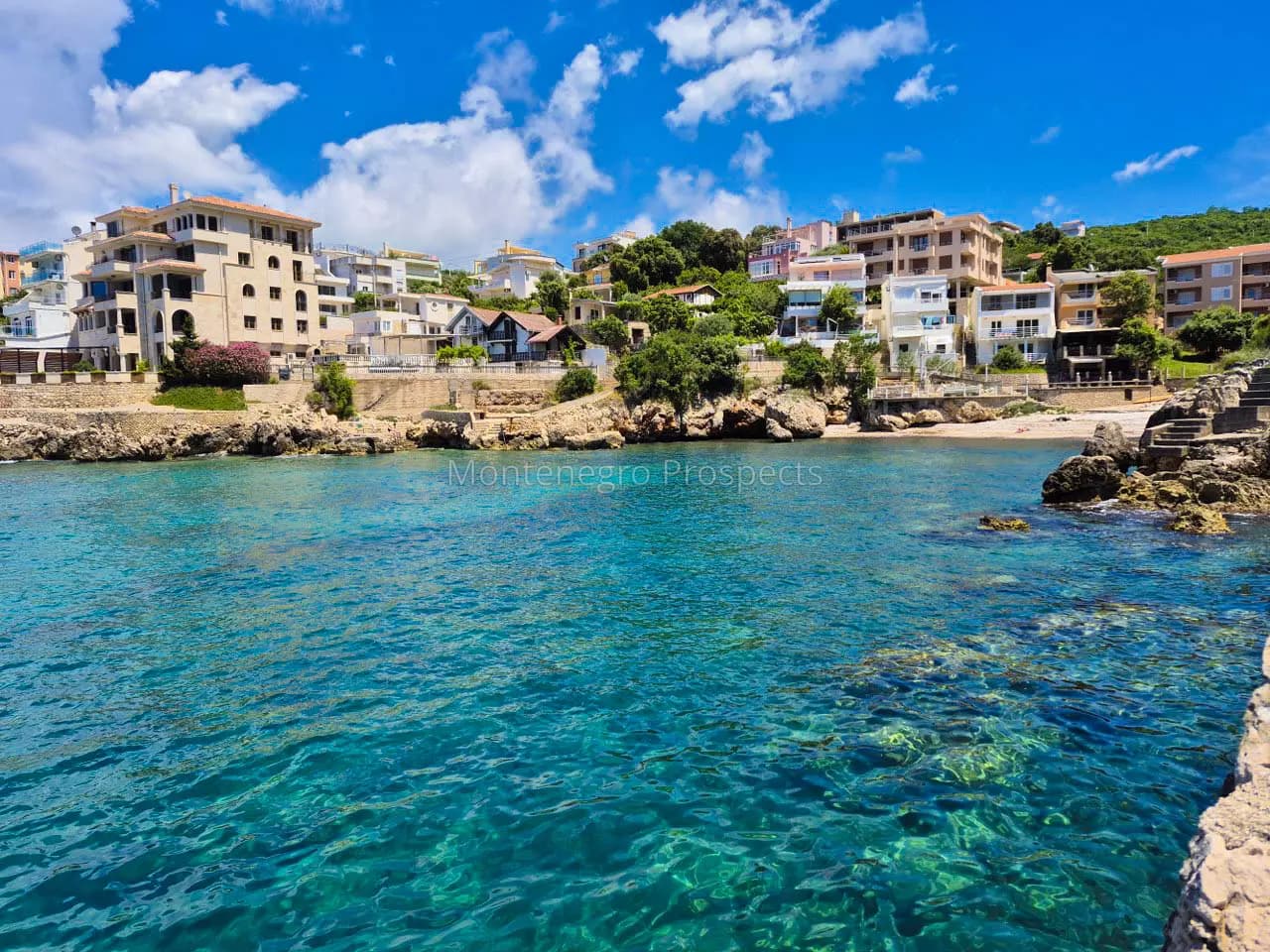 Kuca na prvoj liniji do mora u naselju Vidikovac, Bar