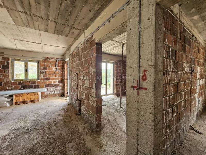 Kuća sa bazenom u selu Kovači, opština Kotor – na pet minuta vožnje od plaže Jaz