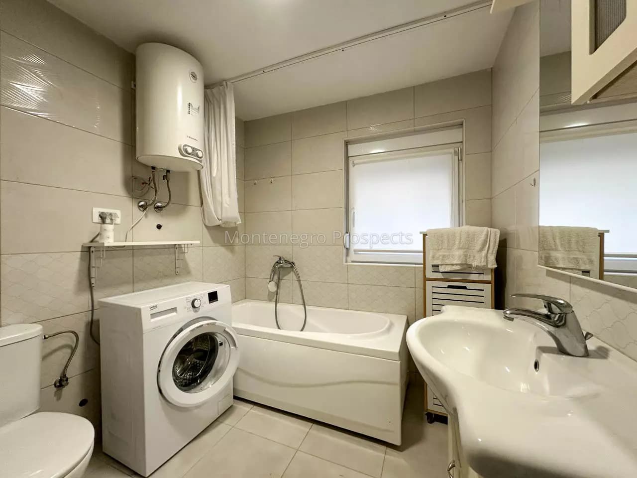 Kuća u Zelenom Pojasu u borovoj šumi sa pogledom na more