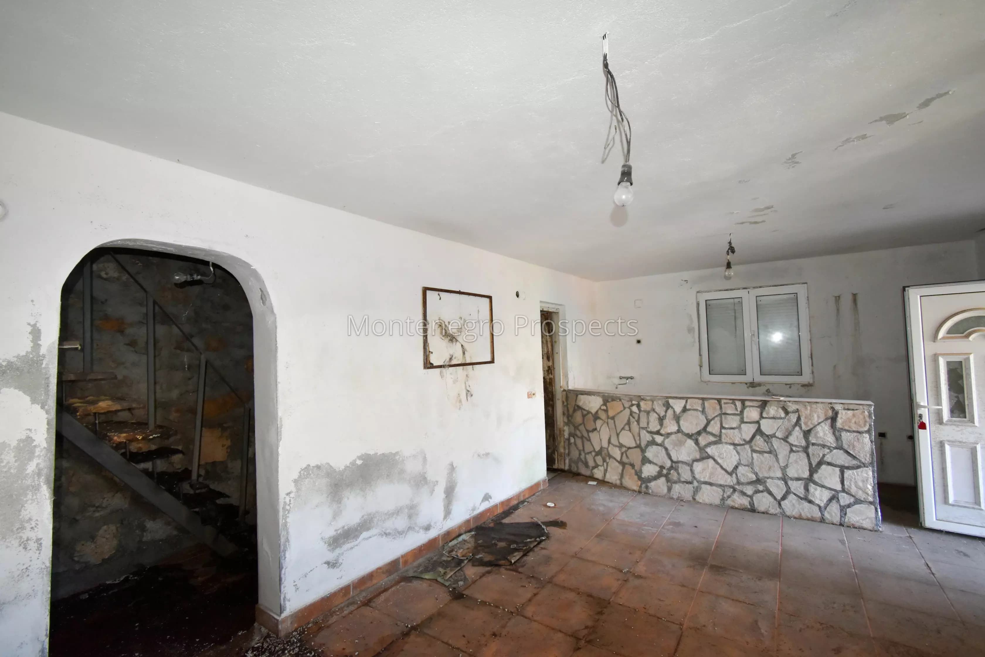 Kuća za renovaciju sa odličnim pogledom na more, Prčanj