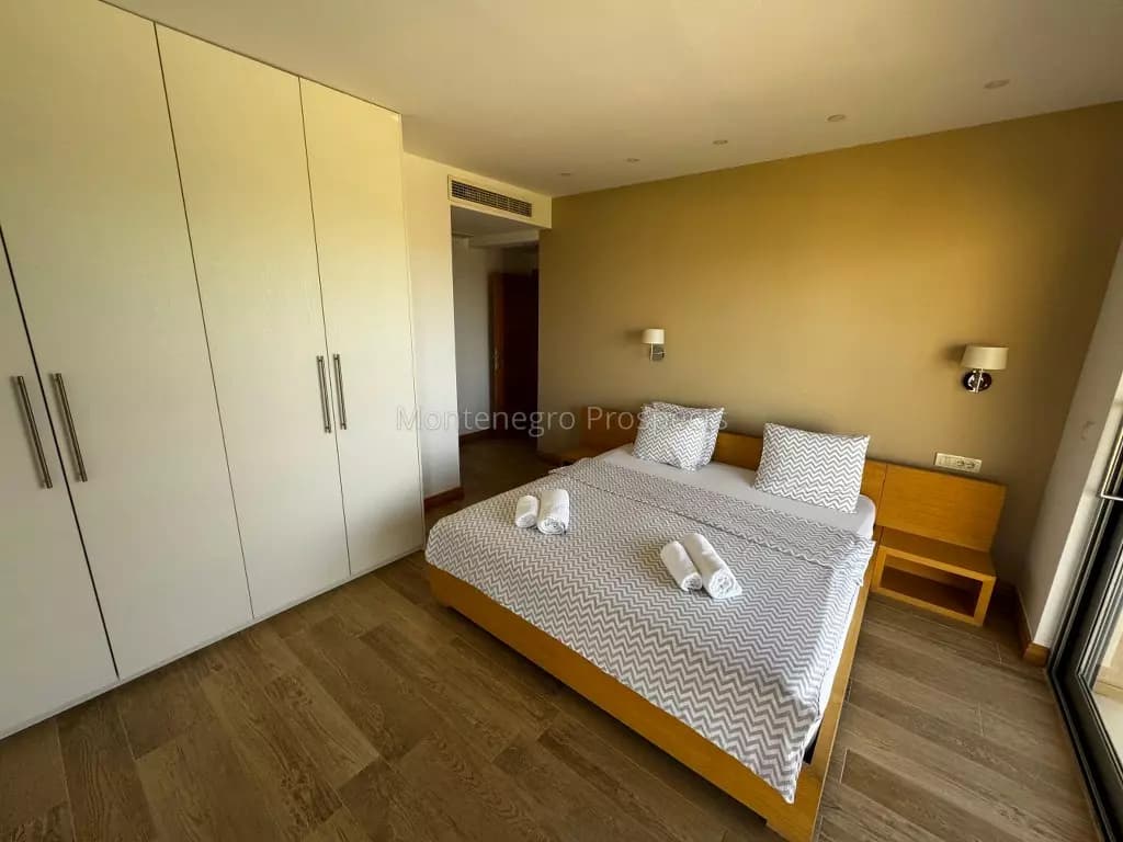 Luksuzan dvosoban stan sa pogledom na more u kompleksu sa bazenom, Kavač