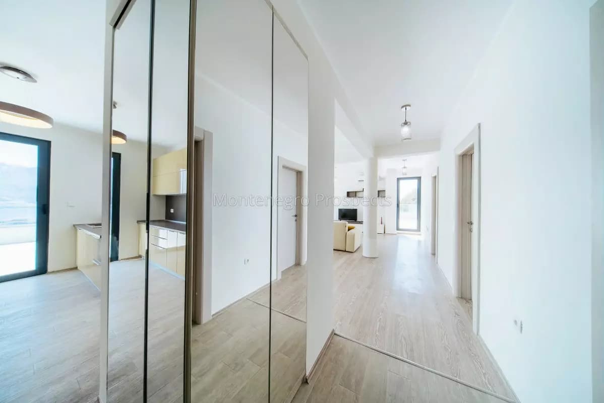 Luksuzan stan sa tri spavaće sobe i prelepim pogledom na more, Bečići