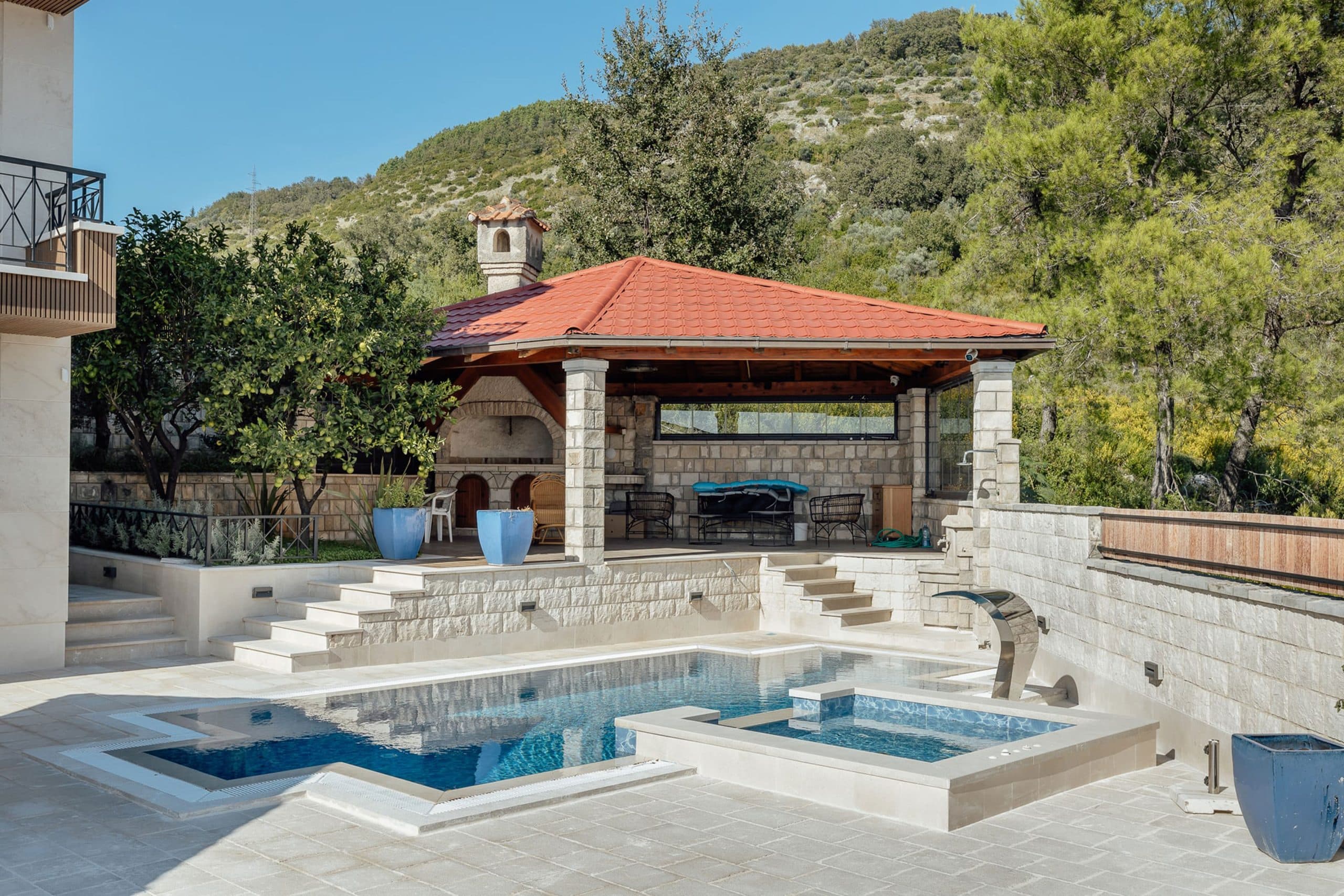 Luksuzna kamena vila sa otvorenim bazenom, Kava, Tivat