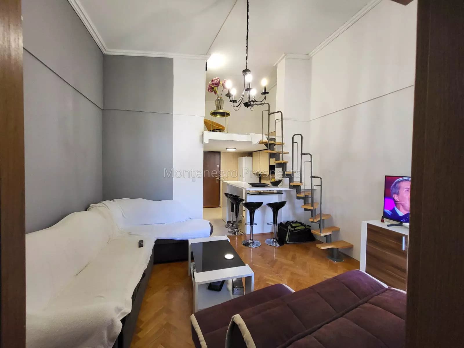 Manji jednosoban stan sa galerijom u centru Bara