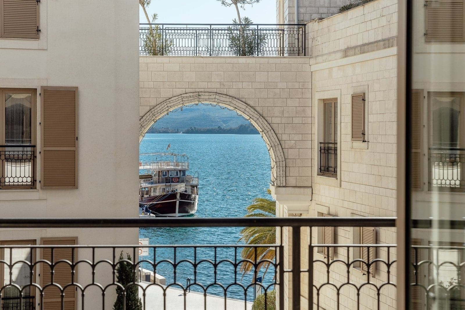 Moderan dvosoban stan, zgrada Ksenija, Porto Montenegro, Tivat