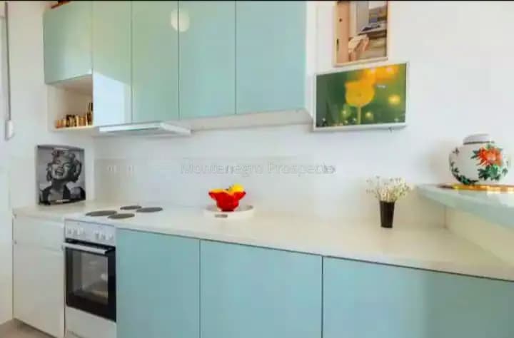 Moderna vila sa prelijepim panoramskim pogledom i privatnim bazenom