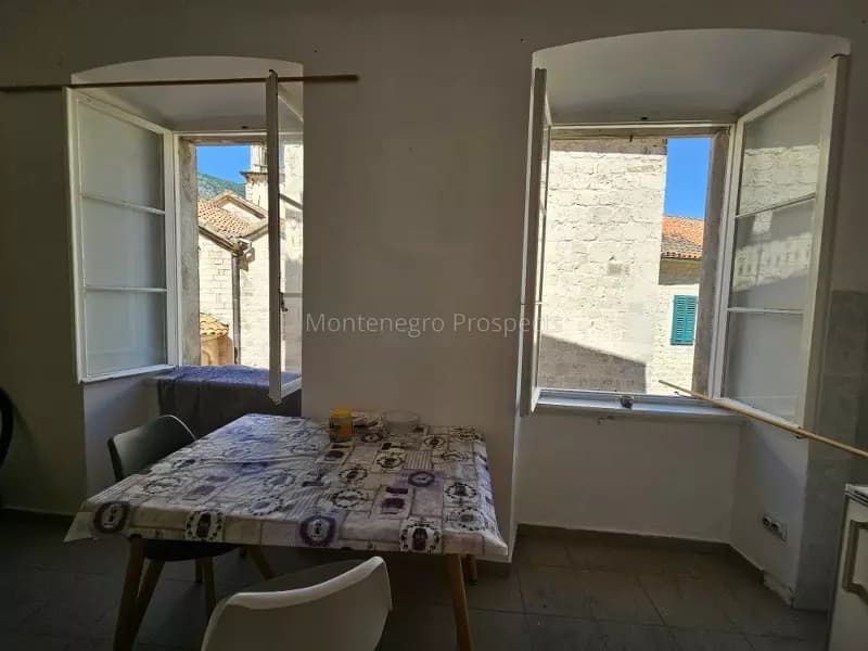 Odlican i svijetao trosoban stan u Starom gradu, Kotor