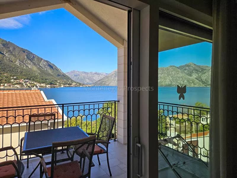 Odlican jednosoban stan u Dobroti u drugom redu od mora