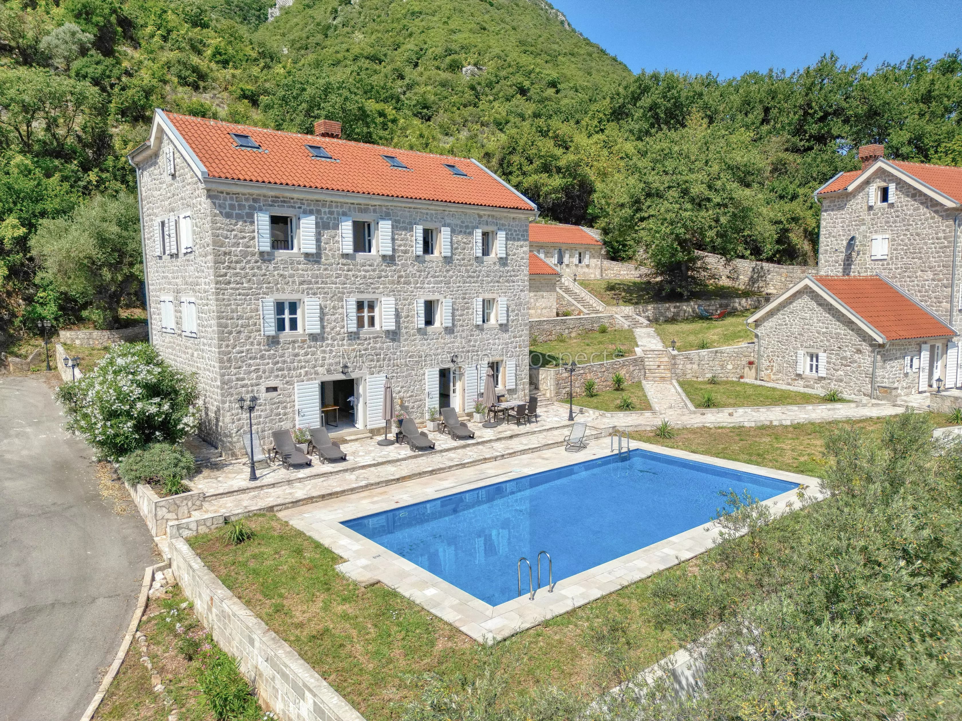 PALAZZO JEROVITSA VELIKO IMANJE U PRČNJU, KOTORSKI ZALIV