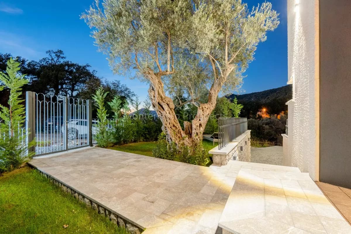 Savremena nova vila u Kamenovu, Budva