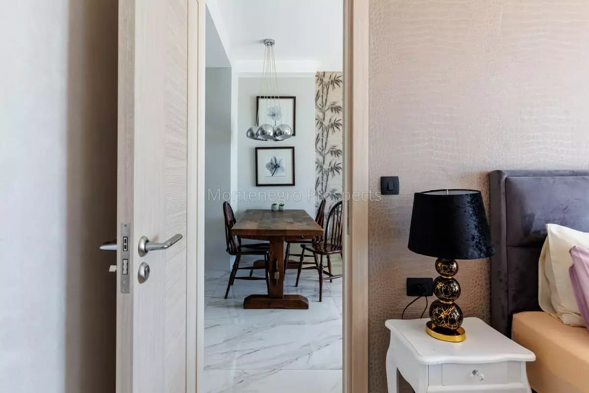 Stan sa jednom spavaćom sobom na 20 m od mora, Bečići