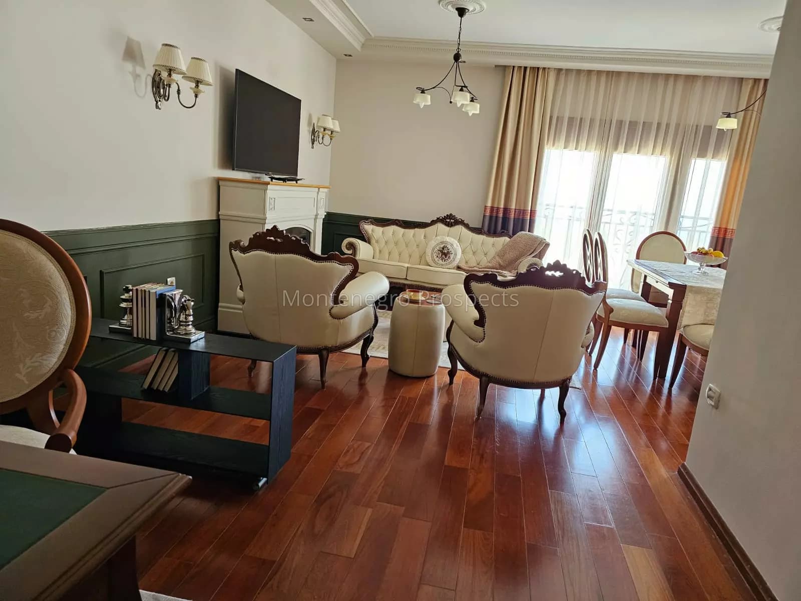 Veliki stan sa pogledom na more i hram