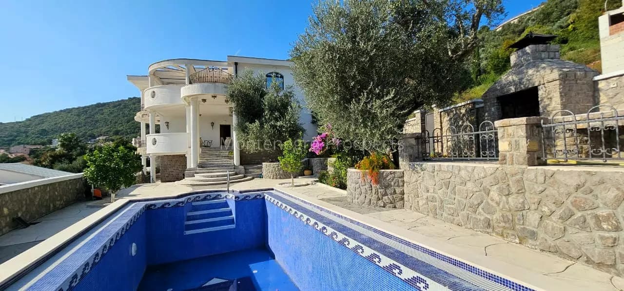 Vila sa bazenom i saunom u Petrovcu