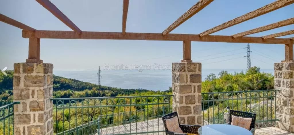 Vila u Petrovcu sa prekrasnim pogledom na more
